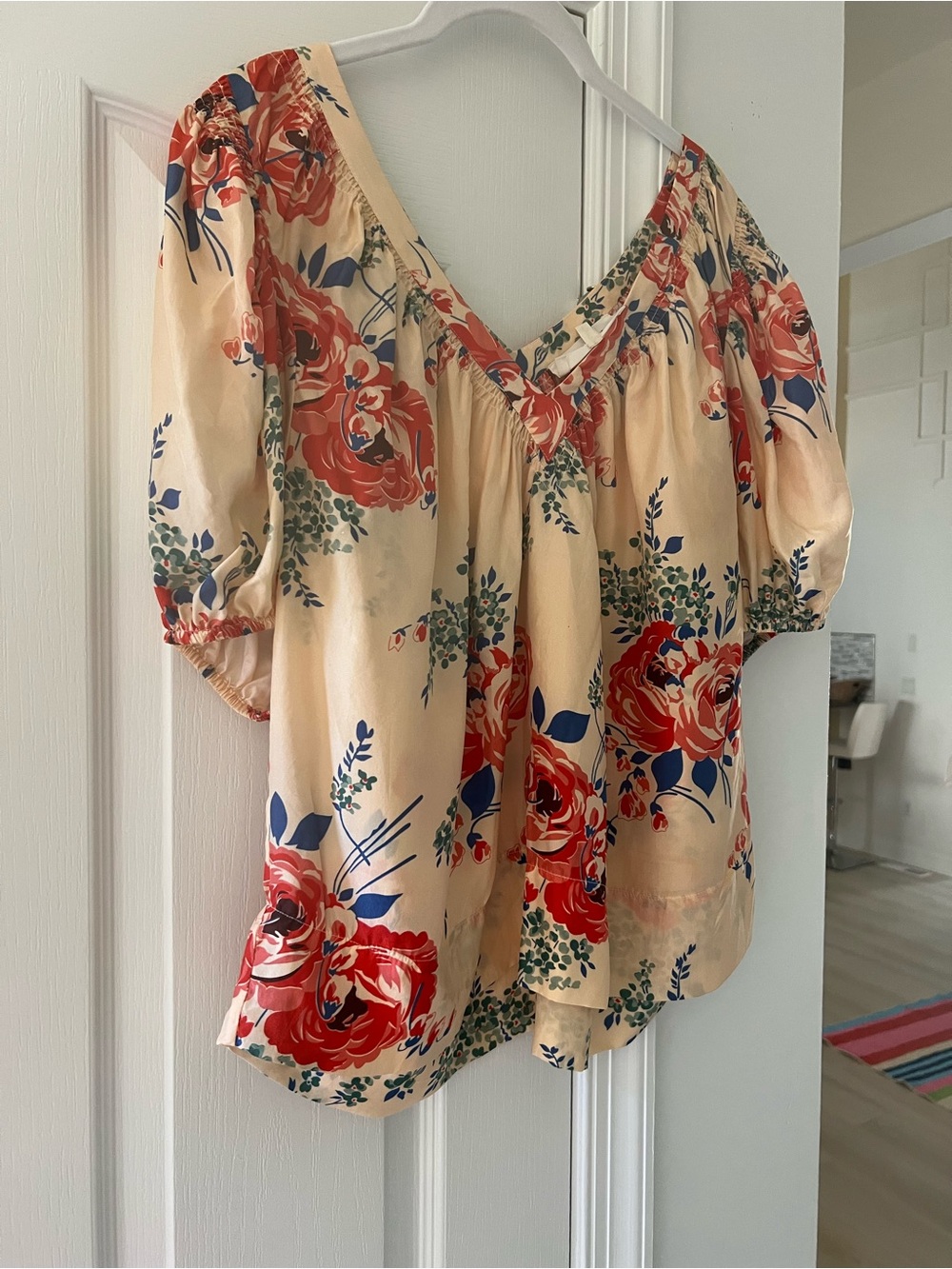 THE GREAT. Floral V-Neck Puff Sleeve Blouse in Cream and Red